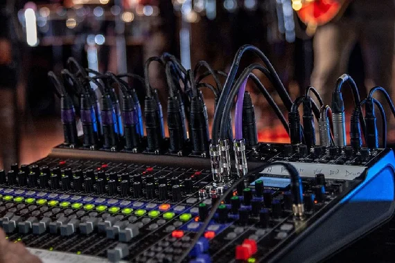 5 der besten Audioequipment-Verleih-Services in Münster – klareren Klang in Veranstaltungsräumen bereitstellen