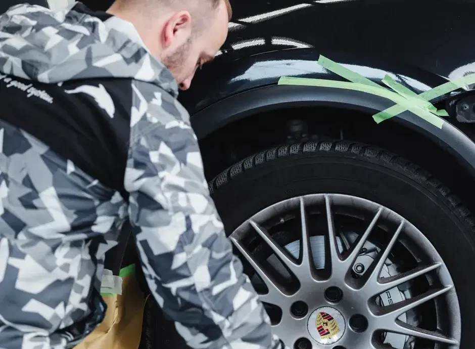 Die 5 besten Lackkorrektur-Services in Bremerhaven – Swirl-Spuren und Hologramme aus Fahrzeuglacken entfernen